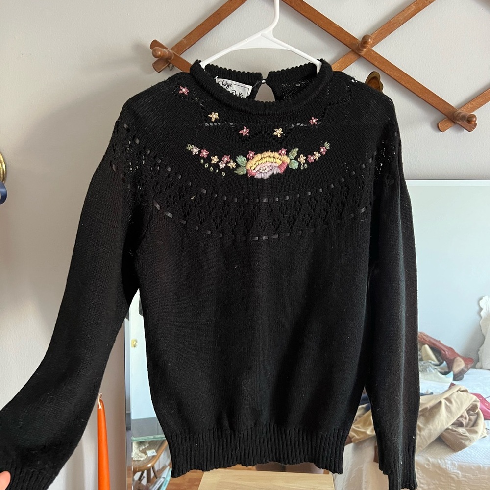 Vintage Wye Oaks Women’s Black Floral Embroidered Sweater